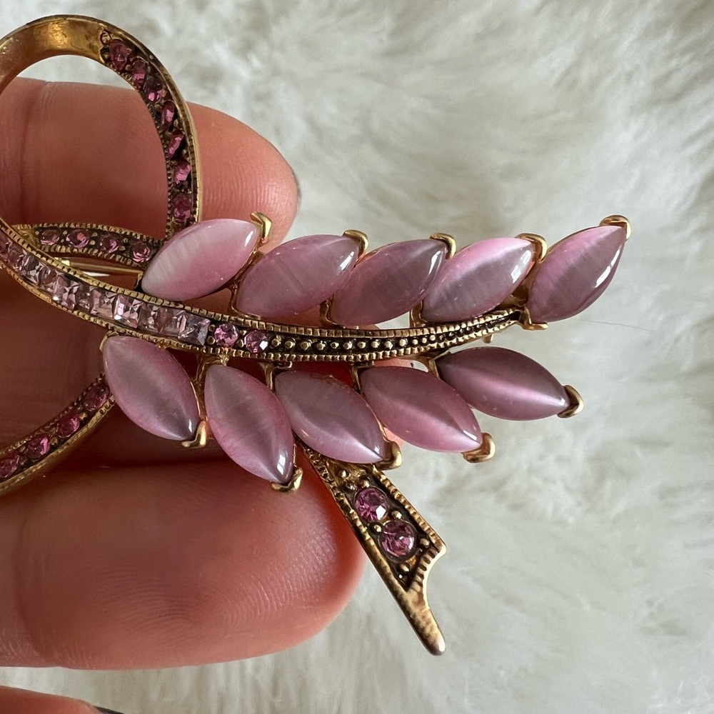 Pink Rhinestone and Moon-glow Gold Tone Brooch Pin Ribbon Bow Elegant timeless - Picture 2 of 10
